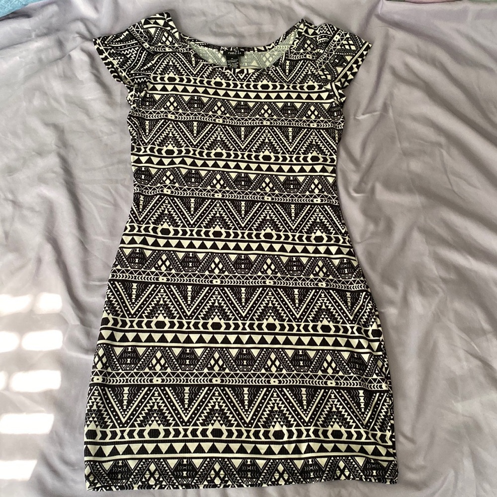 Rue 21 Black & White Aztec Print Dress Short Sleeve Size Medium